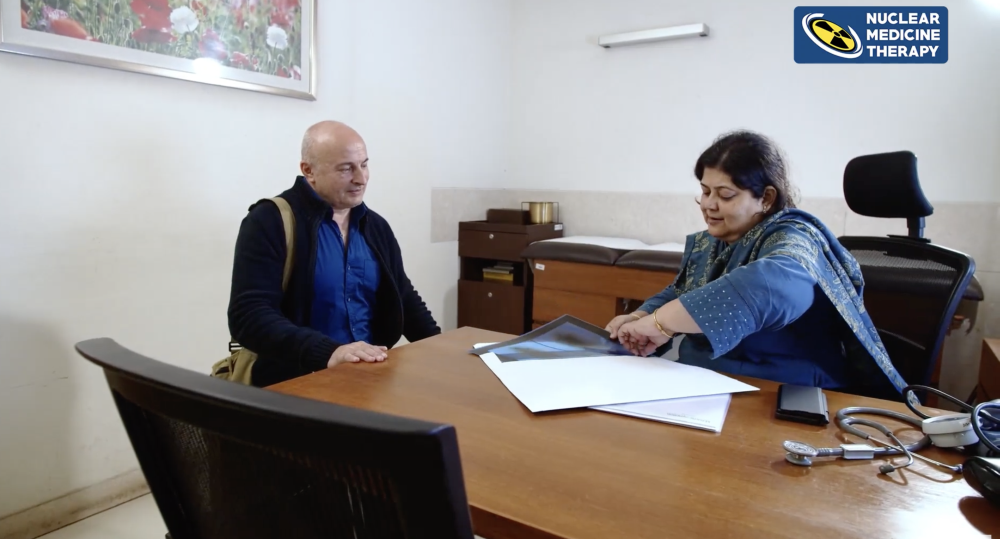 Doctor consulting with a patient in a consultation room at FMRI, Gurugram